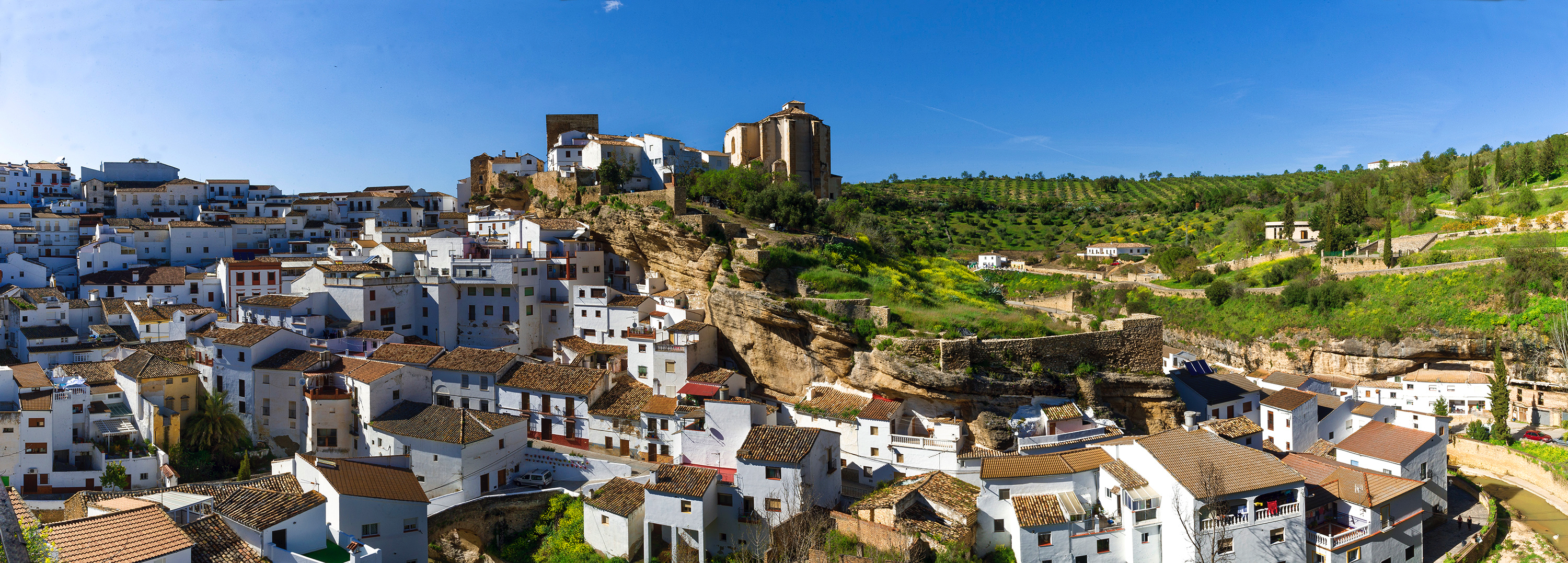 Setenil - Un village blanc pris dans les roches